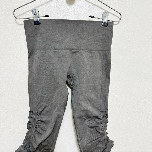Lululemon In The Flow Crop II Heathered Soot Light leggings size 4 - Picture 4 of 9